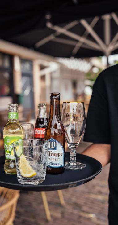 Drankjes op een dienblad