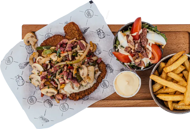 Boeren loaded schnitzel met friet en salade